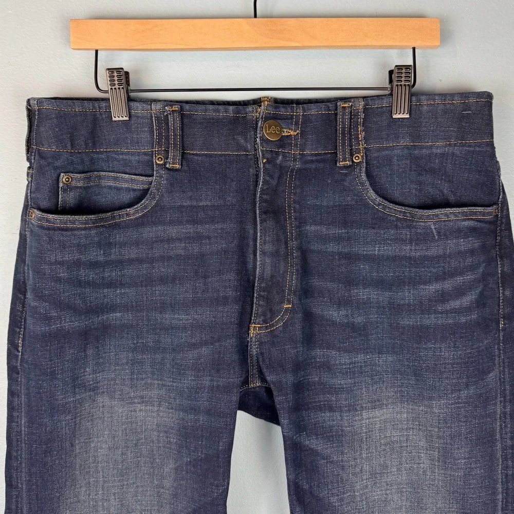 Lee light wear